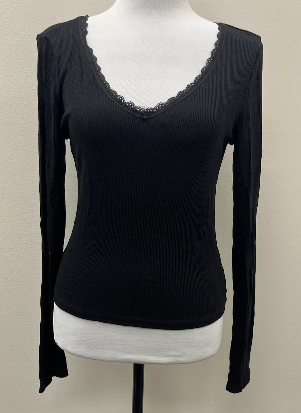 Used Women’s Black Long Sleeve Shirt