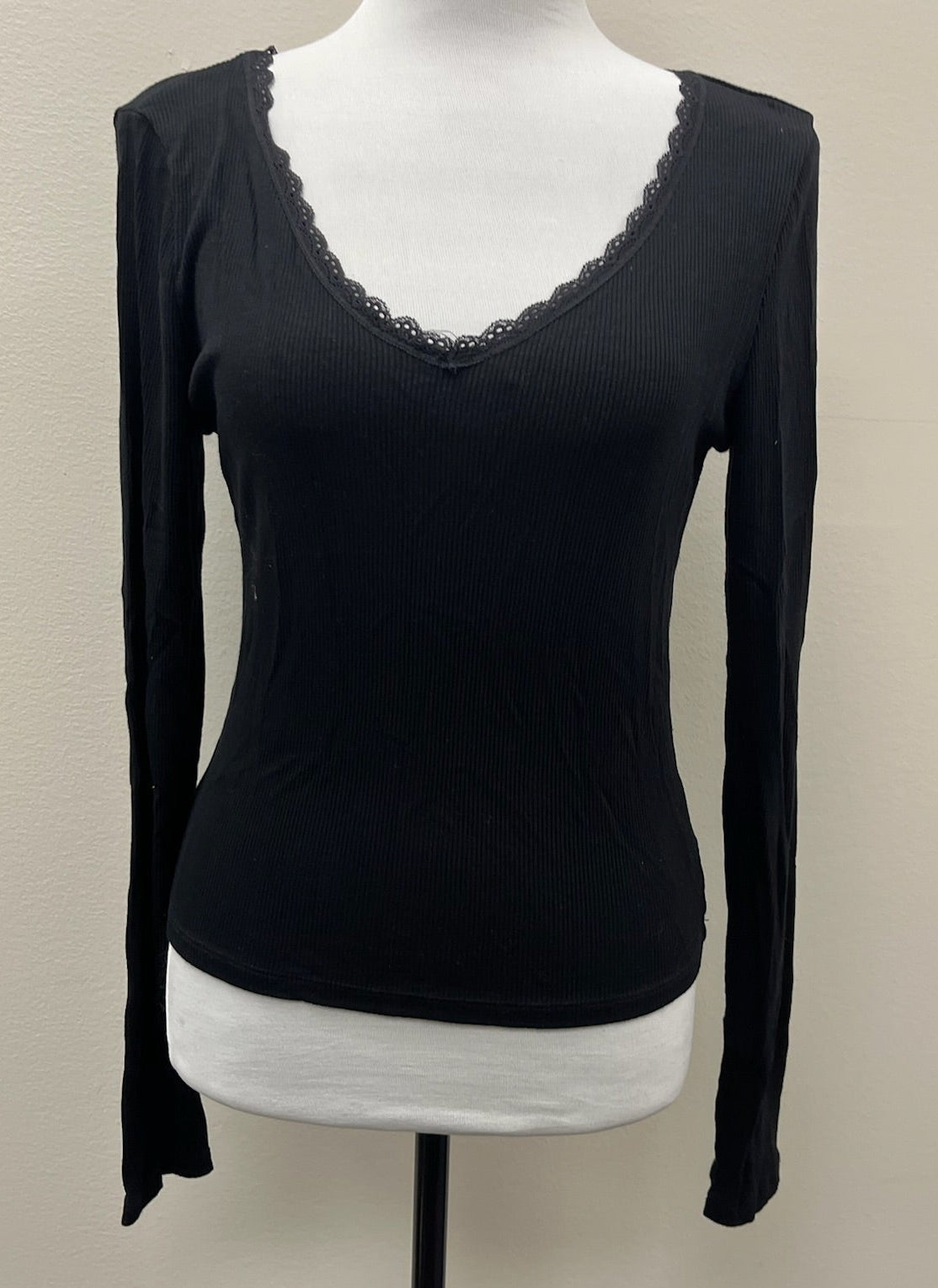 Used Women’s Black Long Sleeve Shirt