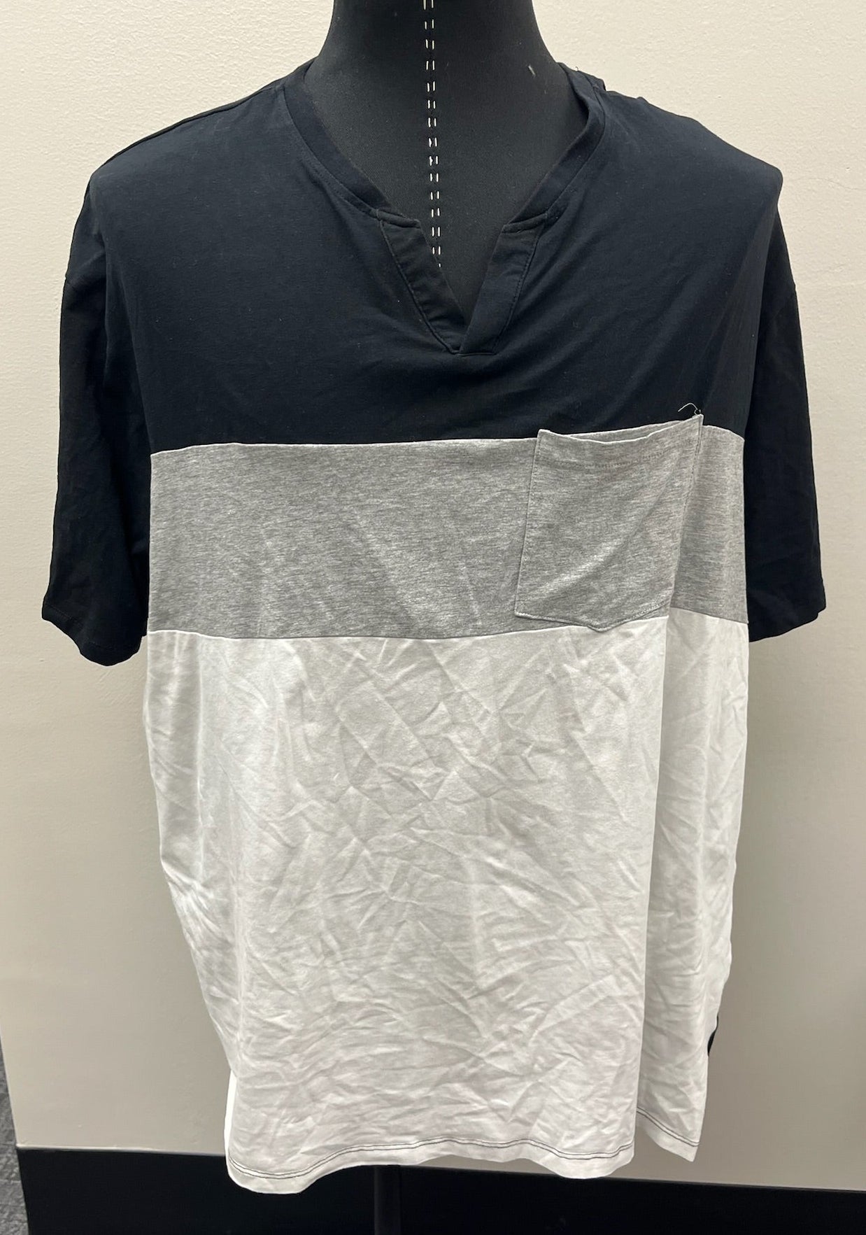 Used Men’s Tricolor Shirt