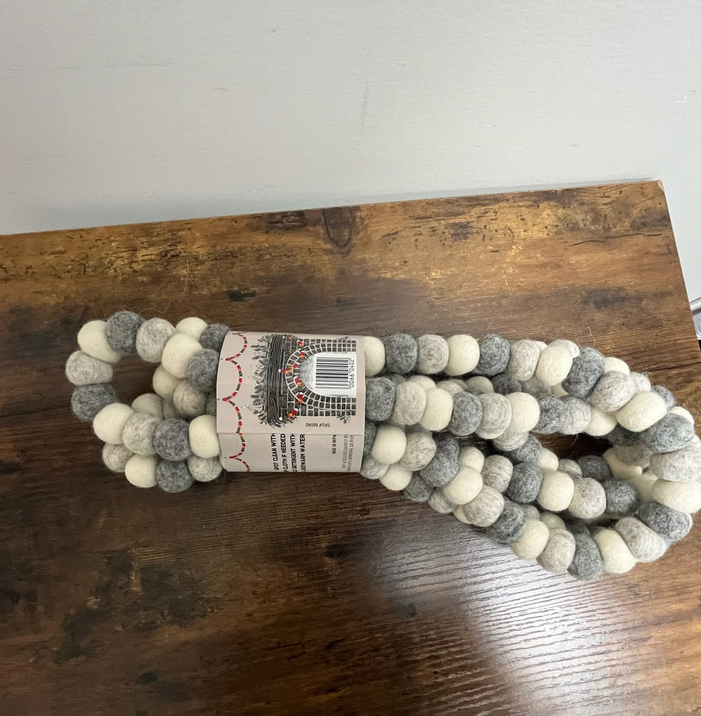 New Felt 9 ft Garland