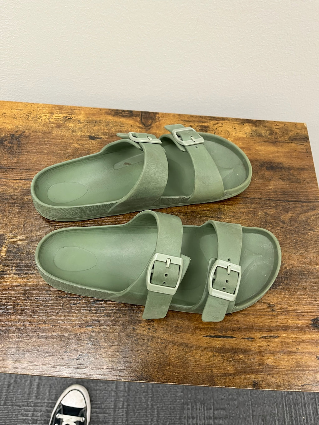 Used Women’s Green Sandals