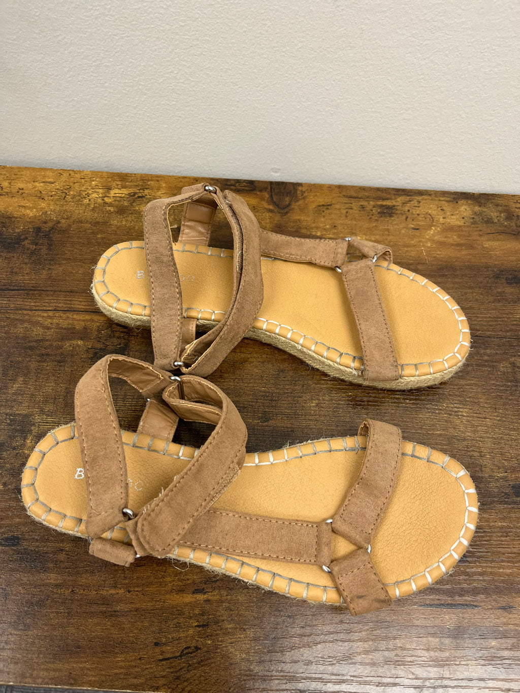 Used Women’s Tan Sandals