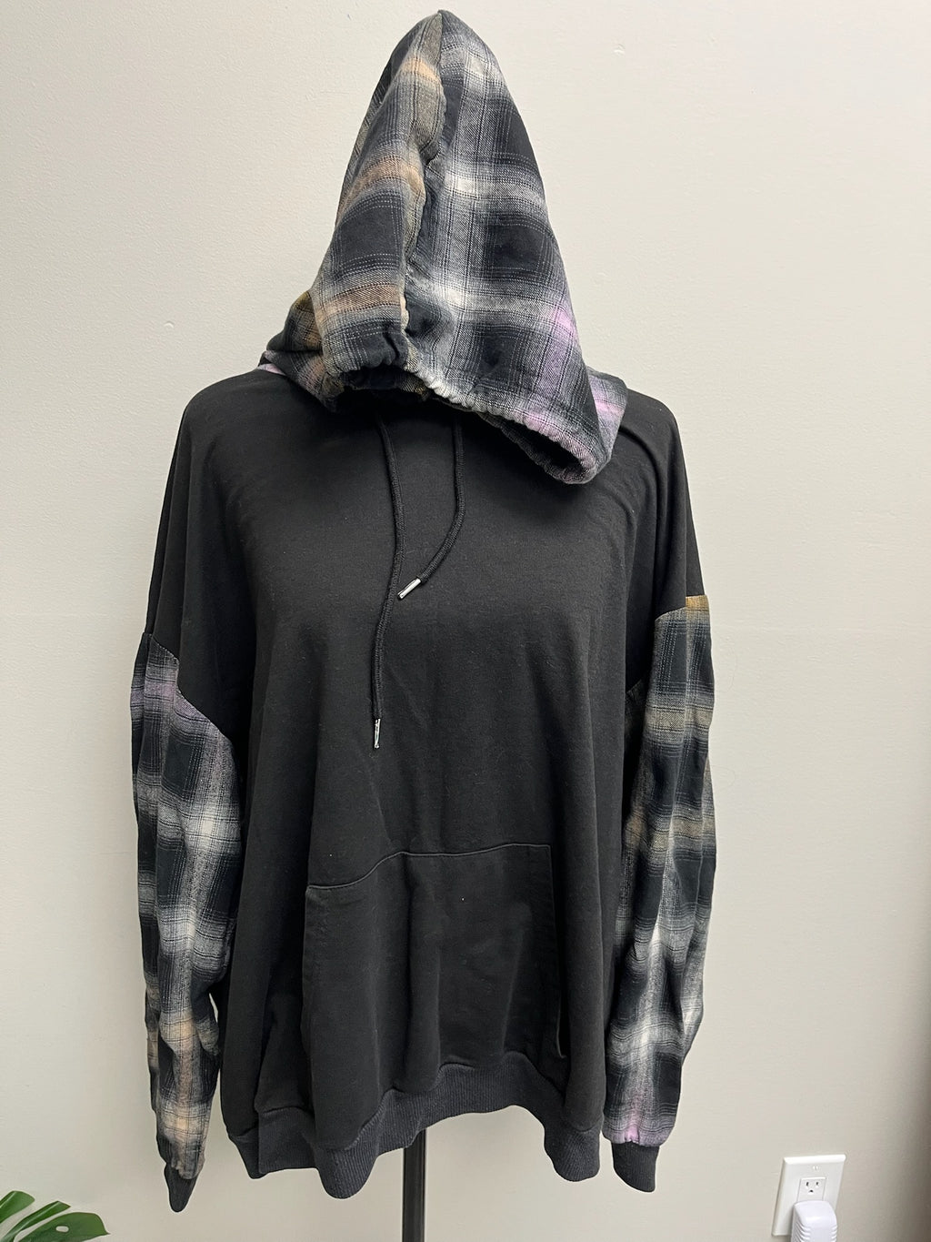 Used Women’s Black Hoodie
