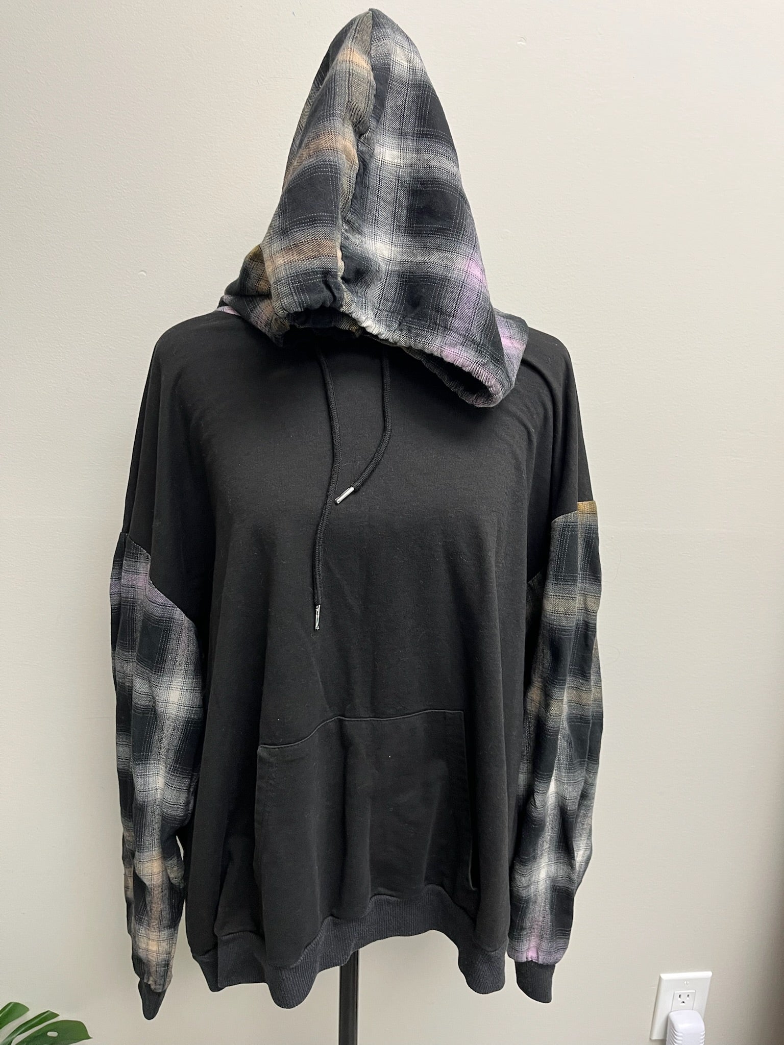Used Women’s Black Hoodie