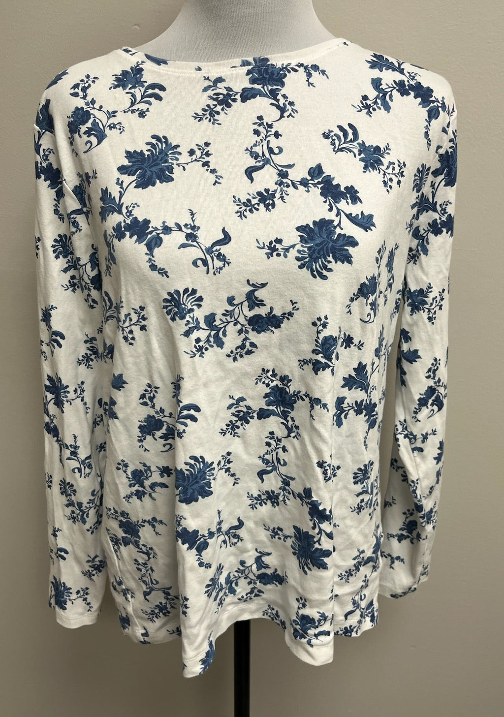 Used Women’s Blue Floral Long Sleeve