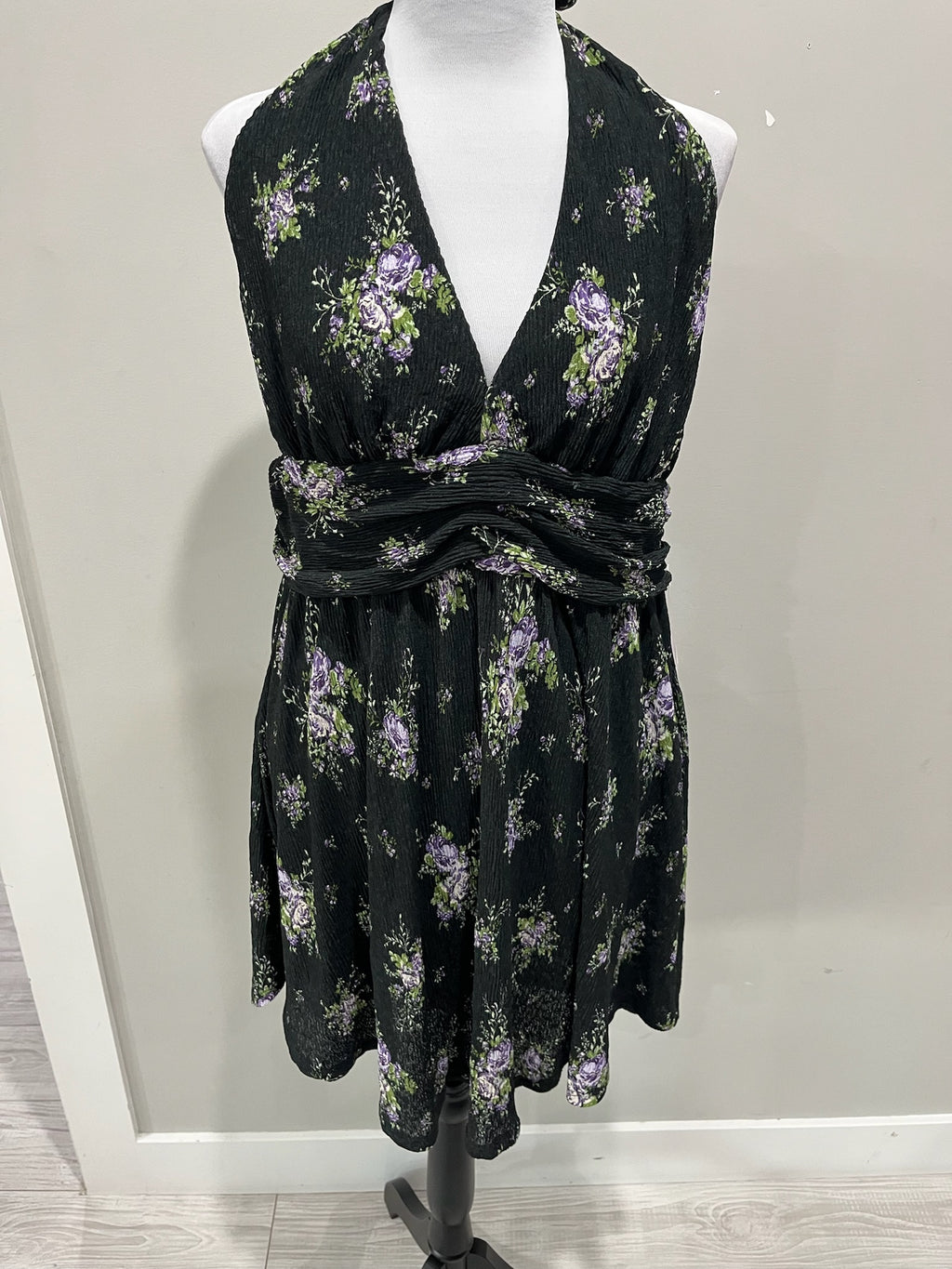 Women’s Floral Halter Dress image 0