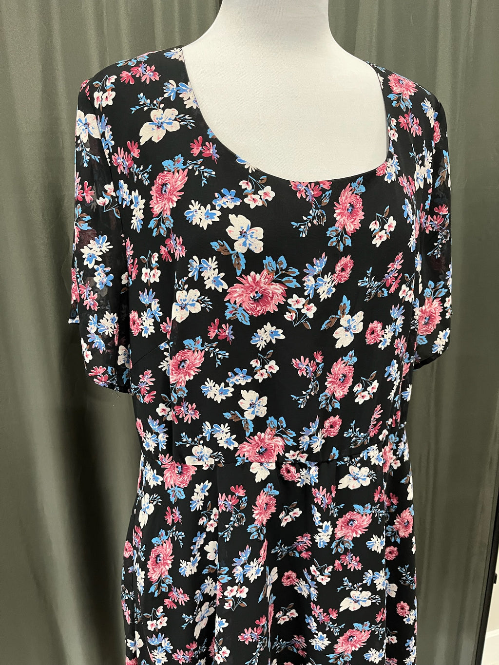 Women’s Floral Dress image 1